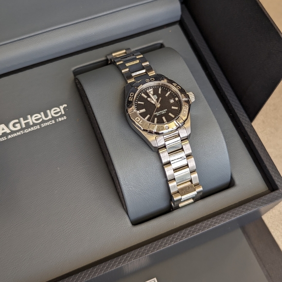Tag Heuer Women's 300M 'Aquaracer' Time Piece - Picture 4 of 4